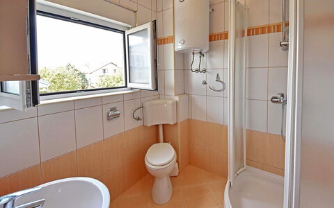 Nera: Badezimmer, Eigentum, Zimmer, Armatur, Interior Design, Gebäude, Die Architektur, Grundeigentum, Haus, Möbel