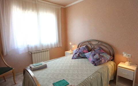 Escorpion: Schlafzimmer, Bett, Zimmer, Möbel, Eigentum, Bettdecke, Bettrahmen, Bedding, Wand, Fussboden