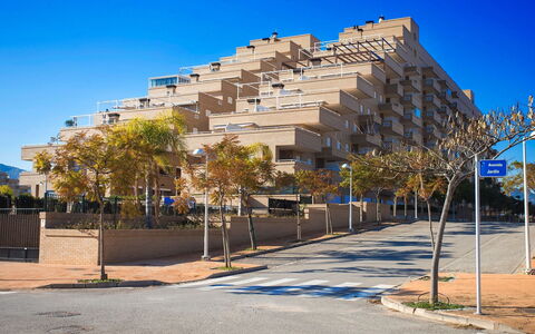 Jardines del Mar - Azahar: Wohngebiet, Himmel, Die Architektur, Daytime, Nachbarschaft, Eigentum, Gebäude, \Stadt, Mischnutzung, Baum