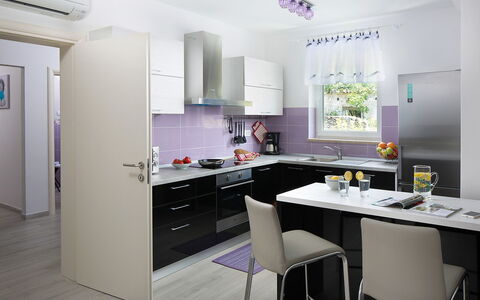 Ana: Zimmer, Möbel, Interior Design, Küche, Eigentum, Cabinetry, Countertop, Gebäude, Fussboden, Decke