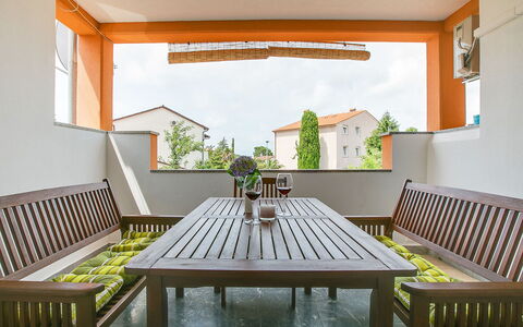 Ivković: Zimmer, Eigentum, Decke, Grün, Interior Design, Gebäude, Haus, Möbel, Gelb, Zuhause