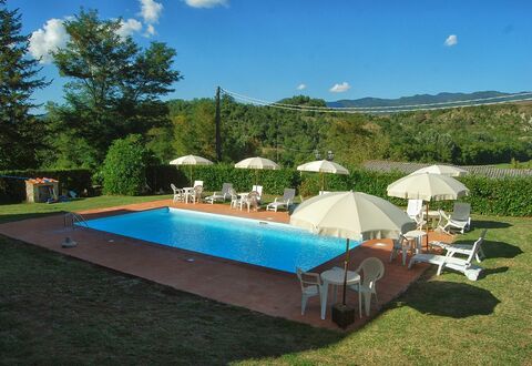 Villa Sieve: Schwimmbad, Eigentum, Grundeigentum, Freizeit, Gras, Haus, Gebäude, Urlaub, Villa, Resort