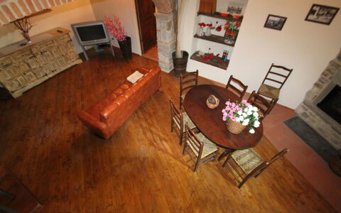 Villa Latera: Fussboden, Holzboden, Hartholz, Zimmer, Laminatboden, Flooring, Wohnzimmer, Eigentum, Möbel, Interior Design