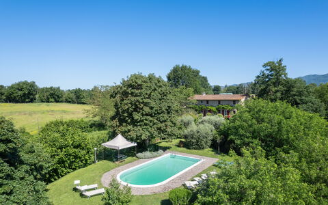 La Forra: Himmel, Eigentum, Wasser, Pflanze, Schwimmbad, Natürliche Landschaft, Grundstueck, Baum, Vegetation, Gras