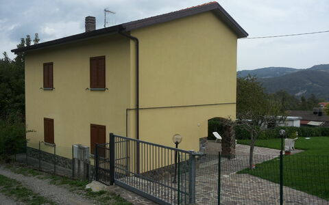 Appartamento Porretta Terme: Eigentum, Haus, Gebäude, Wand, Die Architektur, Fassade, Wohngebiet, Grundeigentum, Ländliches Gebiet, Zuhause