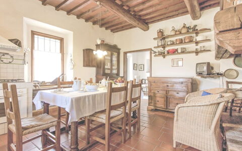 La Casetta: Eigentum, Zimmer, Gebäude, Möbel, Interior Design, Decke, Haus, Esszimmer, Fussboden, Grundeigentum