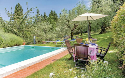 La Casetta: Eigentum, Schwimmbad, Zuhause, Grundeigentum, Hinterhof, Haus, Gras, Freizeit, Garten, Rasen