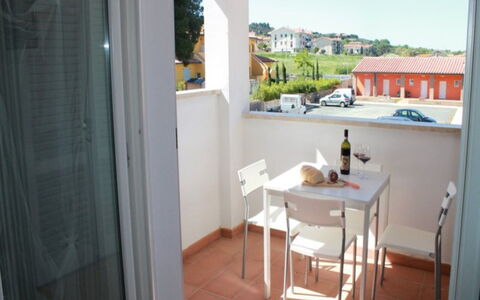 Scarlino Summer Village: Eigentum, Zimmer, Gebäude, Haus, Grundeigentum, Wohnung, Möbel, Interior Design, Fussboden, Balkon
