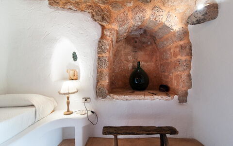 Salento Luxury Retreat: Braun, Holz, Interior Design, Farbe, Wand, Kunst, Haus, Gebäude, Hartholz, Wohnzimmer