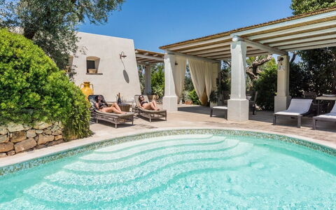 Salento Luxury Retreat: Wasser, Pflanze, Eigentum, Möbel, Schwimmbad, Himmel, Stuhl, Azurblau, Baum, Gartenmöbel