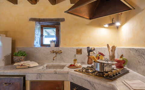 Villa La Terrazza: Countertop, Zimmer, Eigentum, Küche, Interior Design, Möbel, Decke, Gebäude, Cabinetry, Fliese