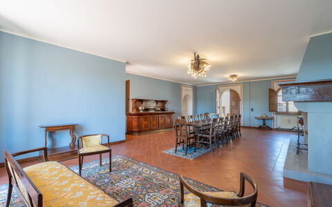 Villa Santa Maria: Zimmer, Eigentum, Gebäude, Möbel, Grundeigentum, Interior Design, Haus, Fussboden, Wohnzimmer, Decke