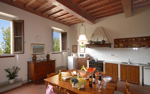 Villa Del Conte: Zimmer, Eigentum, Gebäude, Decke, Möbel, Haus, Interior Design, Strahl, Küche, Zuhause