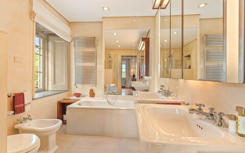 Il Vignale: Armatur, Badezimmer, Flooring, Interior Design, Fussboden, Installation, Badewanne, Zapfhahn, Sinken, Bad Sink