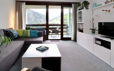 Apt B 086 100.88: Zimmer, Wohnzimmer, Möbel, Eigentum, Interior Design, Gebäude, Haus, Tabelle, Kaffetisch, Die Architektur