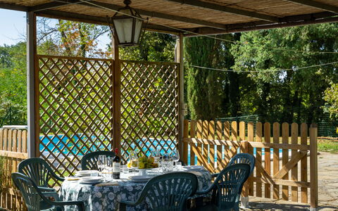 Villa Cinzia: Pflanze, Eigentum, Möbel, Tabelle, Stuhl, Licht, Schatten, Tisch Im Freien, Gartenmöbel, Veranda