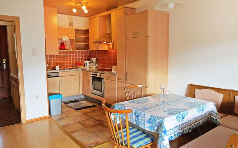 Annemarie: Zimmer, Möbel, Eigentum, Gebäude, Fussboden, Haus, Interior Design, Tabelle, Zuhause, Grundeigentum