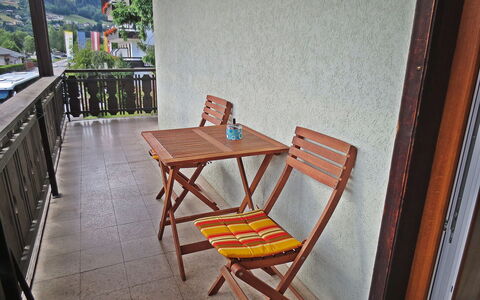 Annemarie: Stuhl, Möbel, Eigentum, Tabelle, Zimmer, Fussboden, Haus, Grundeigentum, Balkon, Interior Design