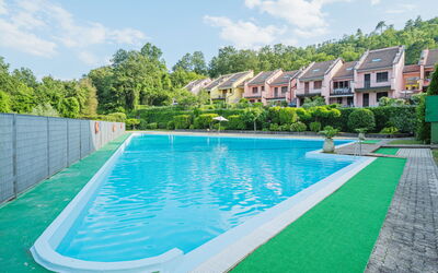 Villaggio 5 Terre 100.8: Wasser, Pflanze, Daytime, Himmel, Eigentum, Wolke, Schwimmbad, Gebäude, Azurblau, Baum