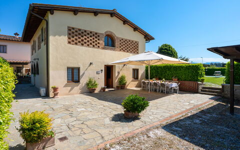 Villa Del Borgo: Haus, Strauch, Zuhause, Tür, Estate, Hütte, Garten, Blumentopf, Bauernhaus, Garten