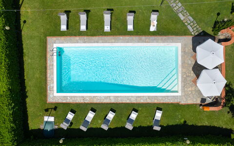 Villa Del Borgo: Schwimmbad, Resort, Gartenmöbel, Thermae, Sonnenliege, Eco Hotel, Freizeit, Schatten, Hotel, Kunstrasen