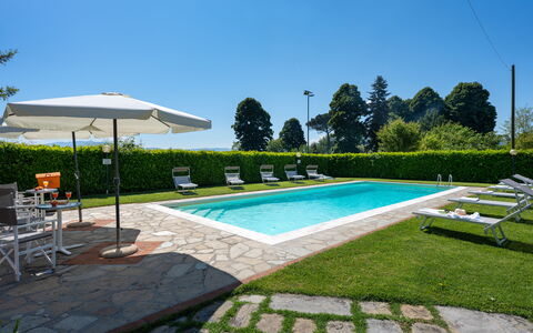 Villa Del Borgo: Schwimmbad, Resort, Rasen, Garten, Gartenmöbel, Landscaping, Estate, Villa, Hazienda, Eco Hotel