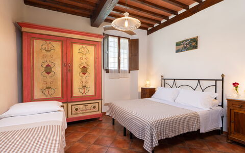 Villa Del Borgo: Möbel, Interior Design, Flooring, Fussboden, Schlafzimmer, Decke, Bett, Tabelle, Zimmer, Bettdecke