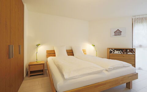 Susanna: Möbel, Eigentum, Komfort, Gebäude, Holz, Interior Design, Bett, Schublade, Bettrahmen