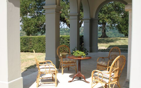 Villa Le Volte: Eigentum, Möbel, Zimmer, Zuhause, Interior Design, Gebäude, Bogen, Die Architektur, Grundeigentum, Stuhl
