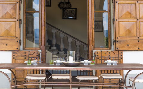 Villa Le Volte: Möbel, Zimmer, Tabelle, Cabinetry, Interior Design, Esszimmer, Küche, Schrank, Gebäude, Holzbeize