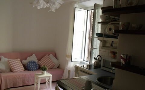 Studio Moremi': Eigentum, Möbel, Tabelle, Couch, Holz, Interior Design, Beleuchtung, Fenster, Küchengerät
