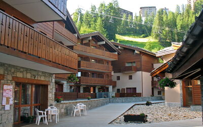 La Plagne 420: Gebäude, Eigentum, Haus, Die Architektur, \Stadt, Zuhause, Grundeigentum, Hof, Nachbarschaft, Wohngebiet