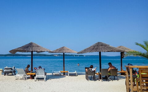 Villa Fasana: Strand, Urlaub, Himmel, Meer, Tourismus, Ozean, Küste, Sommer, Resort, Ufer
