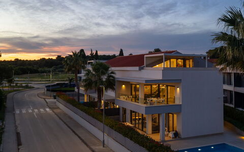 Villa Fasana: Wohngebiet, Zuhause, Balkon, Estate, Schatten, Villa, Resort, Villa, Hazienda