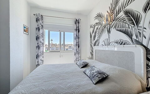 Empuriabrava 134: Interior Design, Schlafzimmer, Bett, Möbel, Fussboden, Textil, Bedding, Bettdecke, Flooring, Zuhause