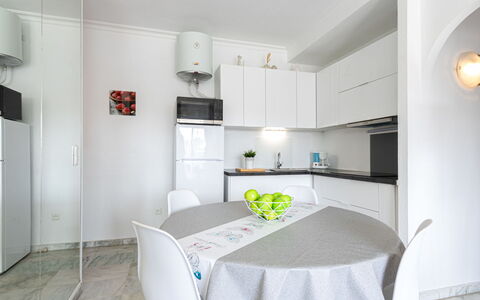 Port Ducal: Möbel, Cabinetry, Eigentum, Gebäude, Interior Design, Beleuchtung, Flooring, Fussboden, Haus