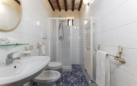 San Martino: Flooring, Fussboden, Interior Design, Zimmer, Tür, Decke, Badezimmer, Armatur, Fliese