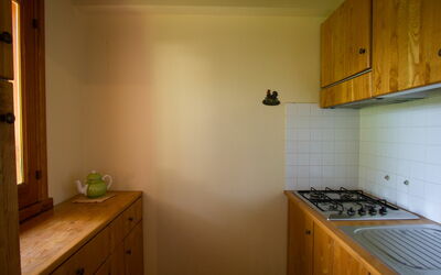 Borgo Maisale Camelia 160.1: Zimmer, Eigentum, Countertop, Fussboden, Möbel, Haus, Gelb, Gebäude, Die Architektur, Interior Design