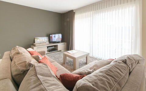 Irena 302: Braun, Möbel, Komfort, Bilderrahmen, Rollo, Holz, Interior Design, Wohnzimmer, Flooring, Fussboden