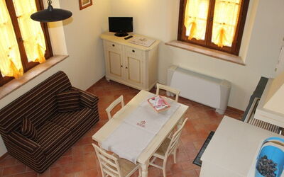 Montedoro 3+2: Zimmer, Eigentum, Möbel, Fussboden, Haus, Interior Design, Gebäude, Tabelle, Wohnzimmer, Wohnung