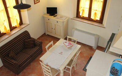 Montedoro 3+2: Zimmer, Eigentum, Möbel, Fussboden, Haus, Tabelle, Interior Design, Gebäude, Wohnzimmer, Wohnung