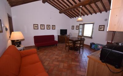 Appartamento Verbena in Siena, Pool Use, Ac: Zimmer, Eigentum, Gebäude, Möbel, Haus, Wohnzimmer, Grundeigentum, Interior Design, Decke, Fussboden