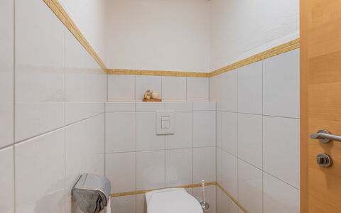 Wieser: Eigentum, Gebäude, Badezimmer, Armatur, Lila, Interior Design, Fussboden, Wand, Flooring