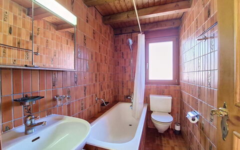 Haus Rollin: Bad Sink, Armatur, Flooring, Wand, Badezimmer, Fussboden, Holz, Interior Design, Sinken, Zapfhahn