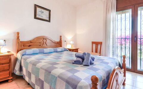 Villa Mar: Möbel, Resort, Fussboden, Flooring, Bett, Schlafzimmer, Wohnung, Stuhl, Bettrahmen, Bettdecke