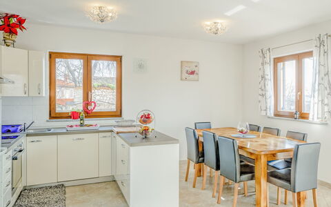 Poreč Tar 103: Zimmer, Eigentum, Möbel, Gebäude, Interior Design, Gelb, Fussboden, Küche, Haus, Decke