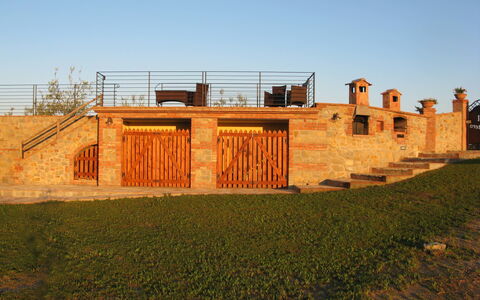 Villa Barbara: Wand, Gras, Grundstueck, Gebäude, Haus, Die Architektur, Fassade, Landschaft