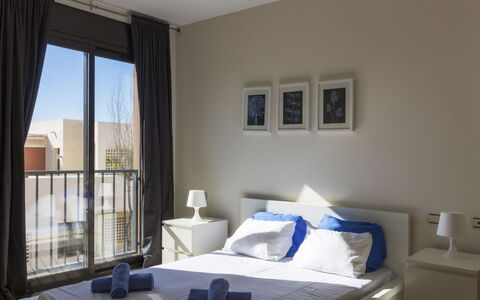 Samara Resort: Möbel, Gebäude, Fenster, Komfort, Holz, Azurblau, Schatten, Textil, Bettrahmen