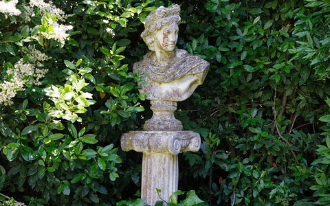 Villa de Ranieri: Skulptur, Statue, Steinschnitzen, Botanik, Kunst, Blatt, Garten, Baum, Pflanze, Monument