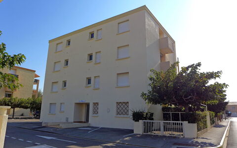 Las Palmas 2: Himmel, Gebäude, Eigentum, Fenster, Pflanze, Baum, Urban Design, Strassenbelag, Biome